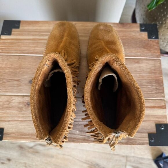 Minnetonka Dusty Brown Suede Hi Top Back Zip Hardsole Fringe Moccasin Size 8 - Picture 10 of 14